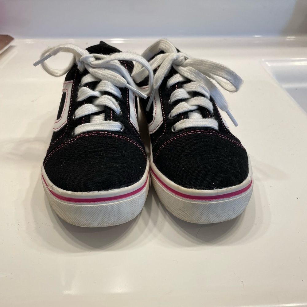 Girls Wonder Nation sneakers
